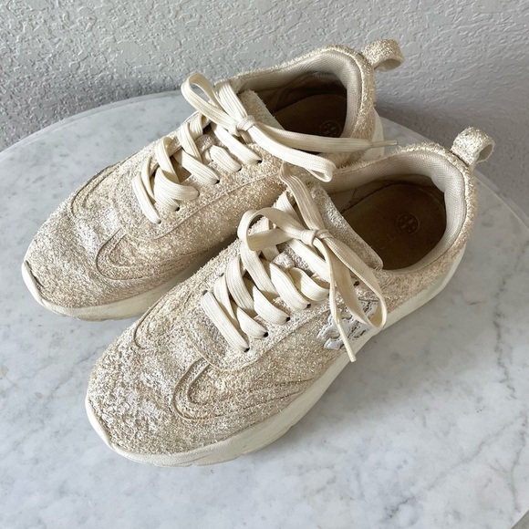 Tory Burch Good Luck‎ Logo Trainer in Textured Ivory - Picture 3 of 12